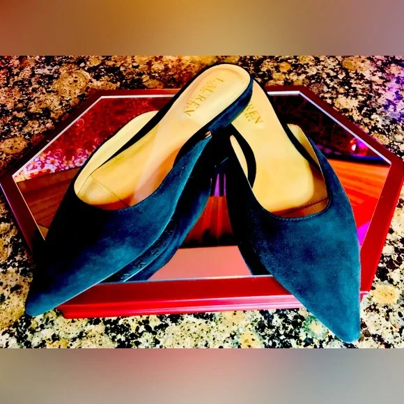 Stunning LAUREN Ralph Black Kitten Point Toe Flat Slides Fall Spirit Comes 6.5 - Picture 1 of 9